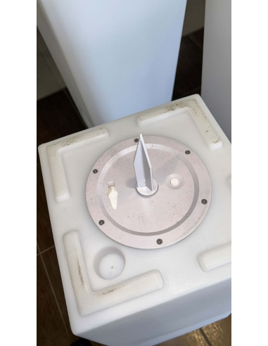 Sgabello Luminoso Par: Design Elegante e Resistente, Acquista Ora!